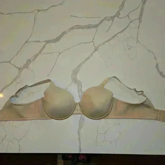 Vanity Fair Perfect Coverage Bra Beige Pink Lace Detail Size 40C - Picture 3 of 6